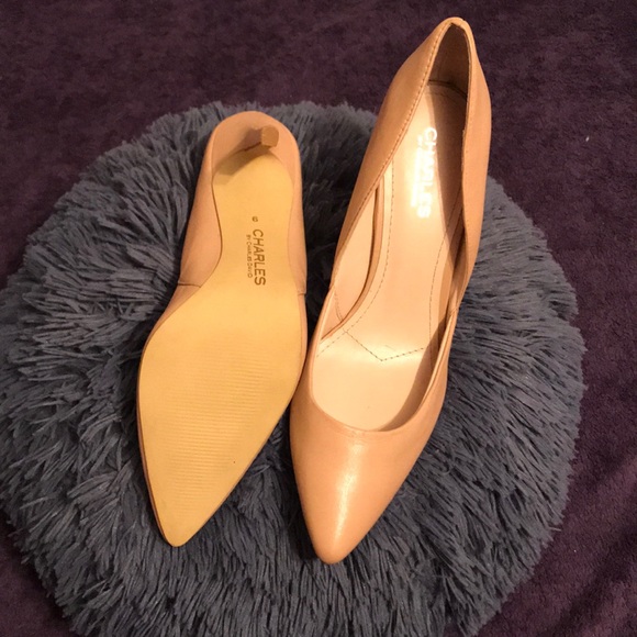 Nude Pointed toe pump heels - Picture 3 of 3